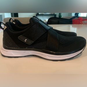 TIEM CYCLING SHOES: Black/White size 9. Like new!